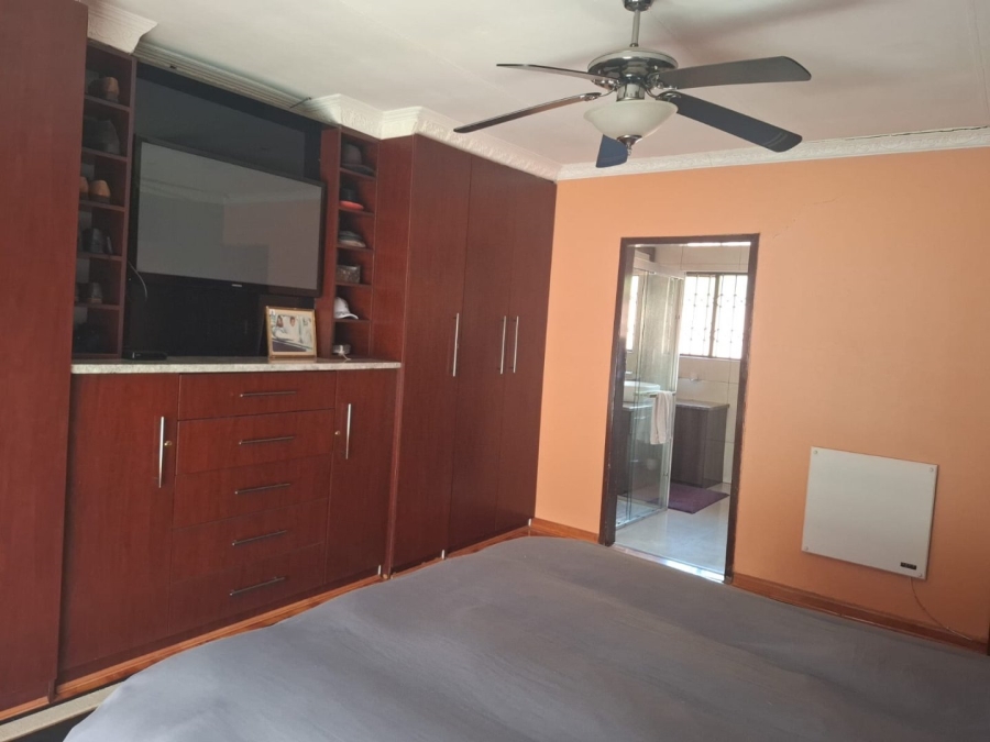 5 Bedroom Property for Sale in Fichardt Park Free State
